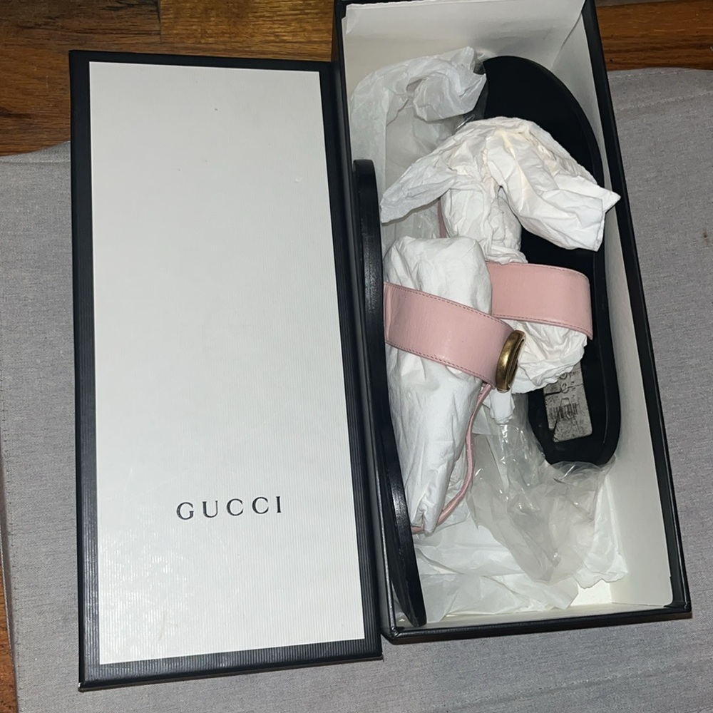 Gucci
Double G Logo Leather Flip Flops - Picture 7 of 11